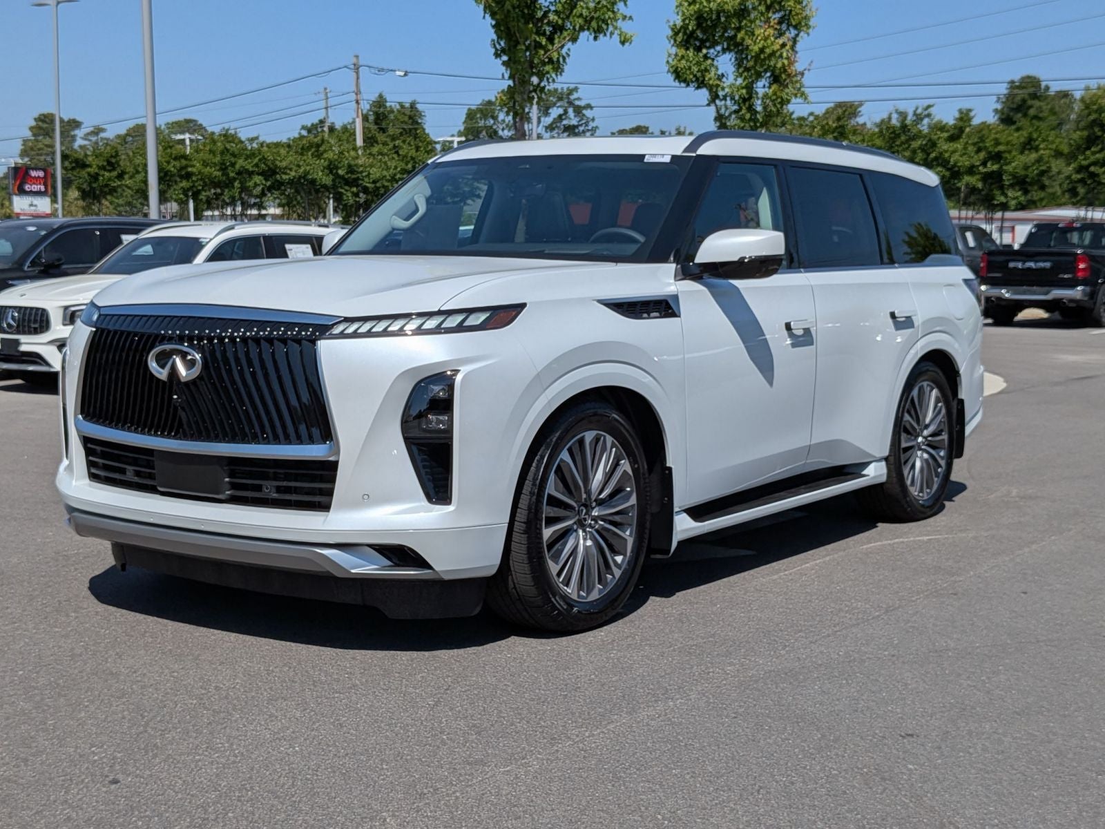 2026 INFINITI QX80 LUXE