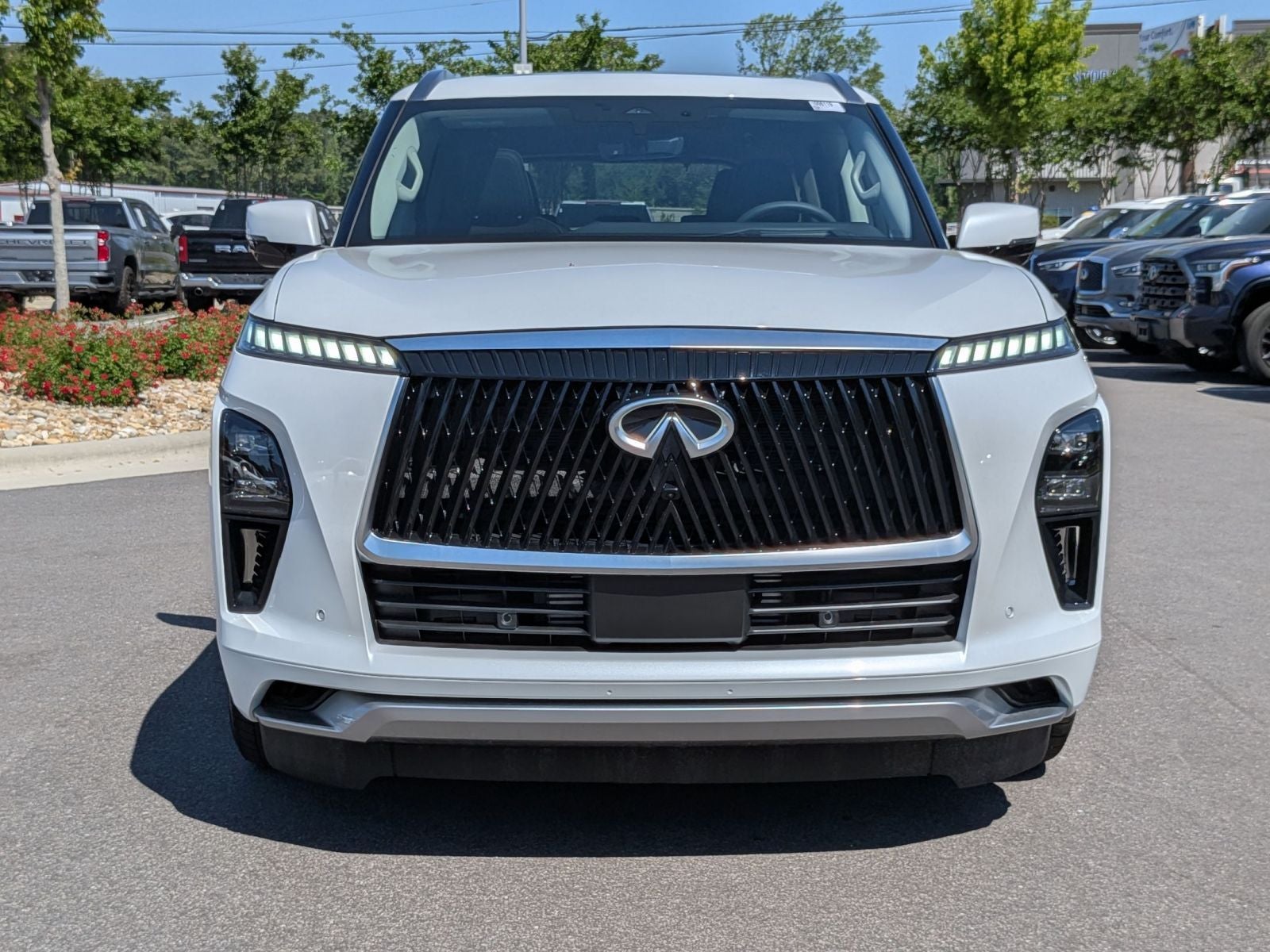 2026 INFINITI QX80 LUXE