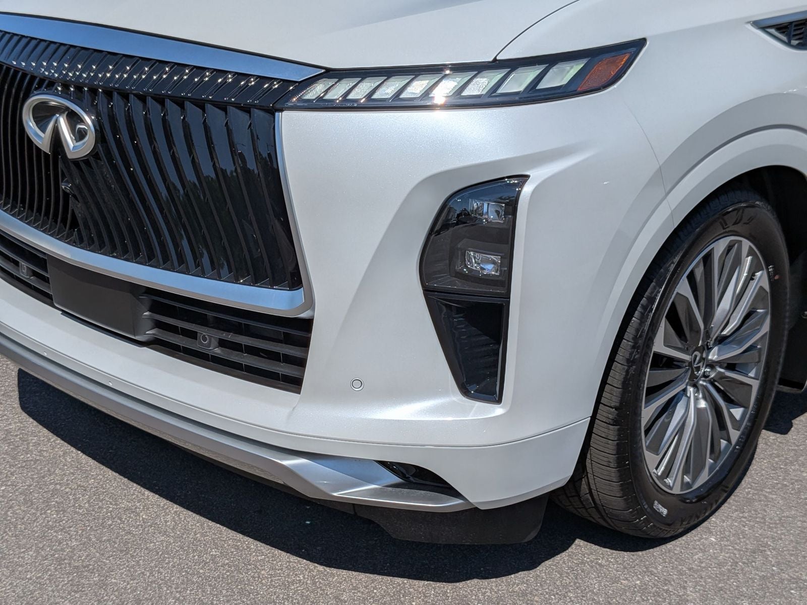 2026 INFINITI QX80 LUXE