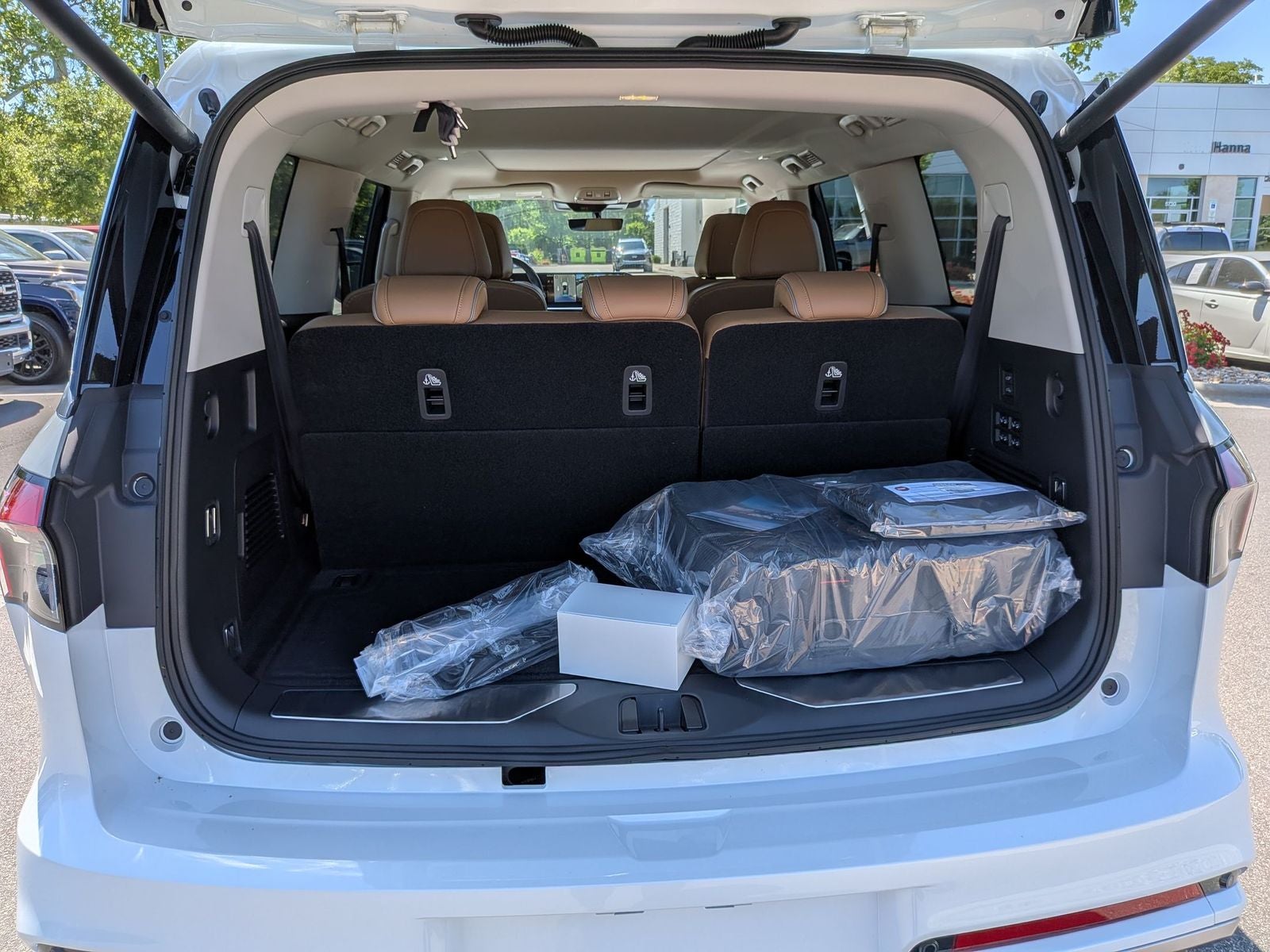 2026 INFINITI QX80 LUXE