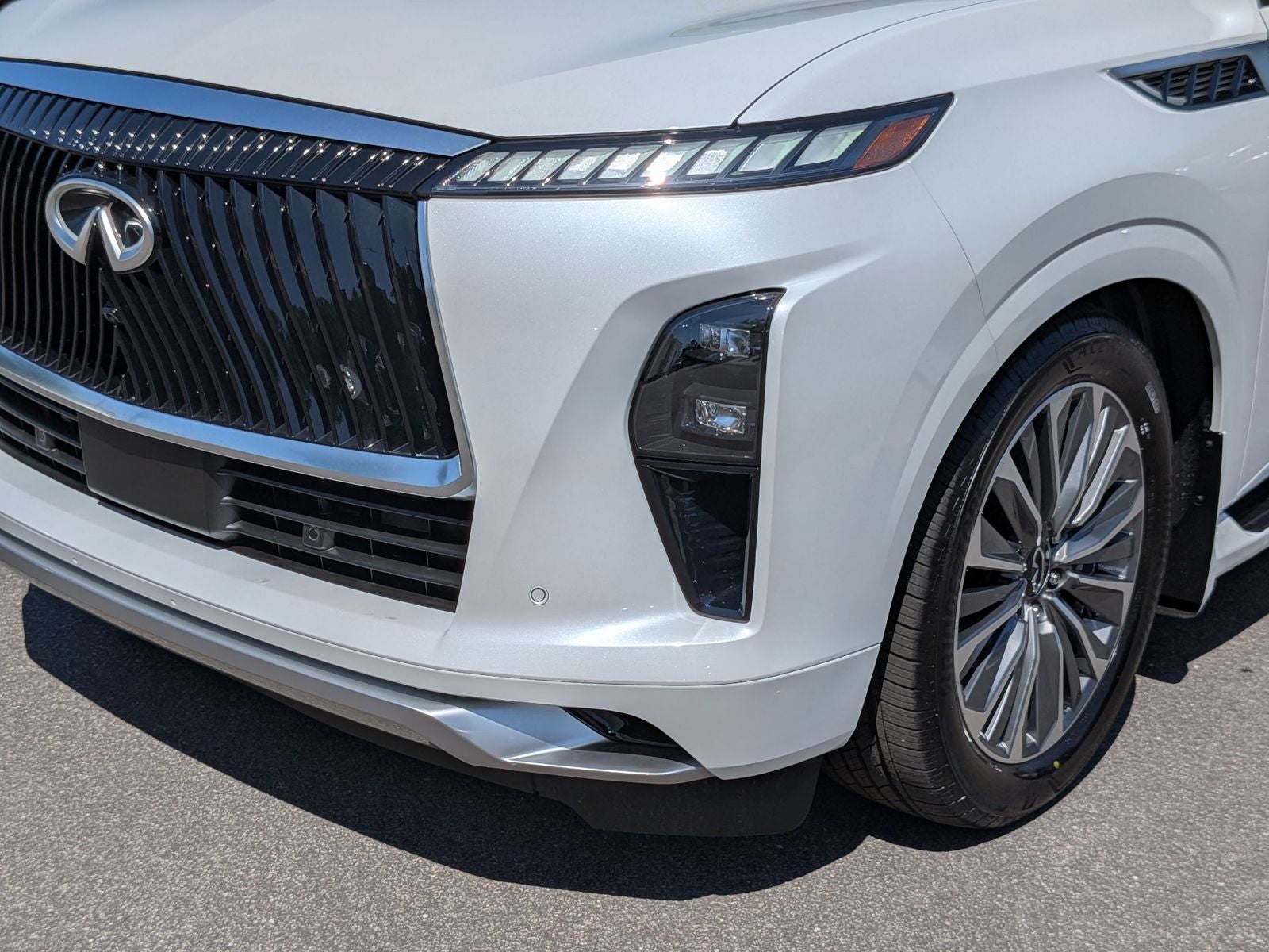 2026 INFINITI QX80 LUXE