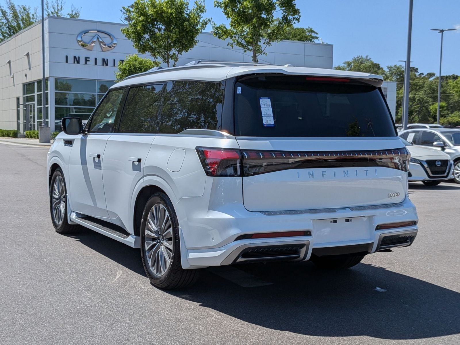 2026 INFINITI QX80 LUXE
