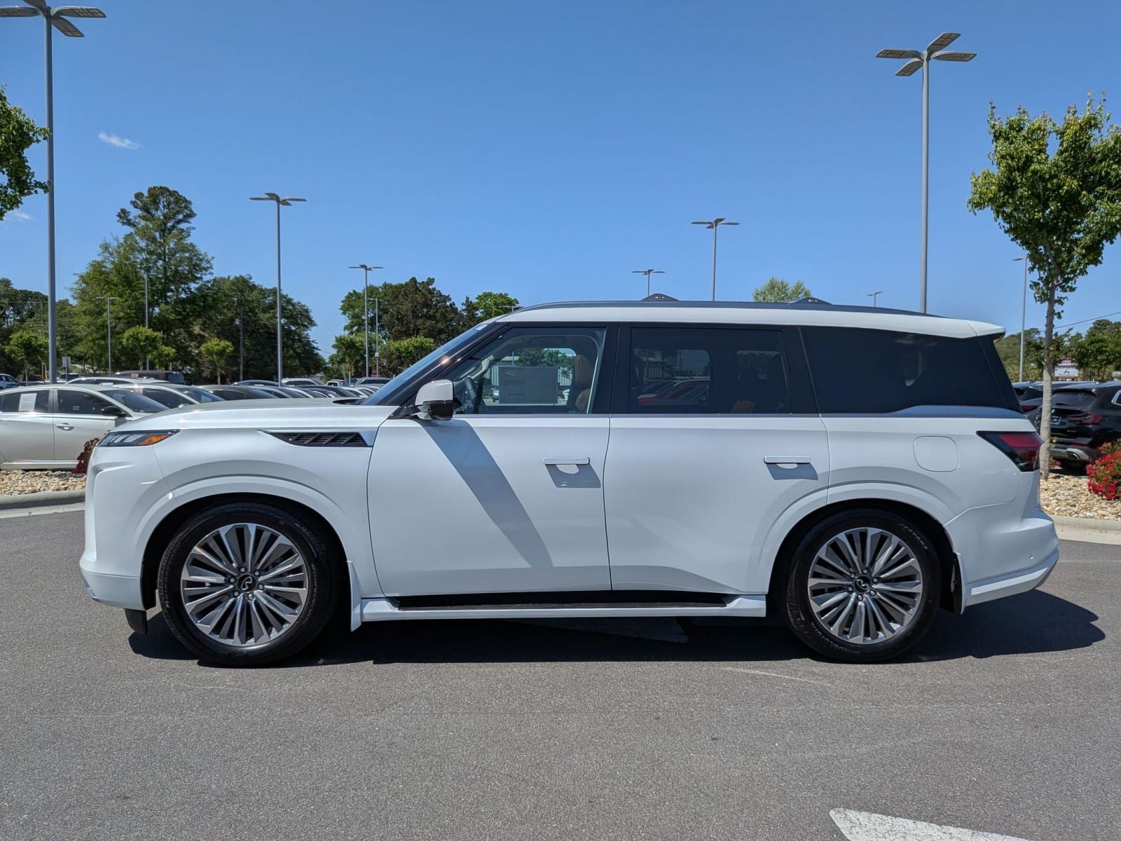 2026 INFINITI QX80 LUXE