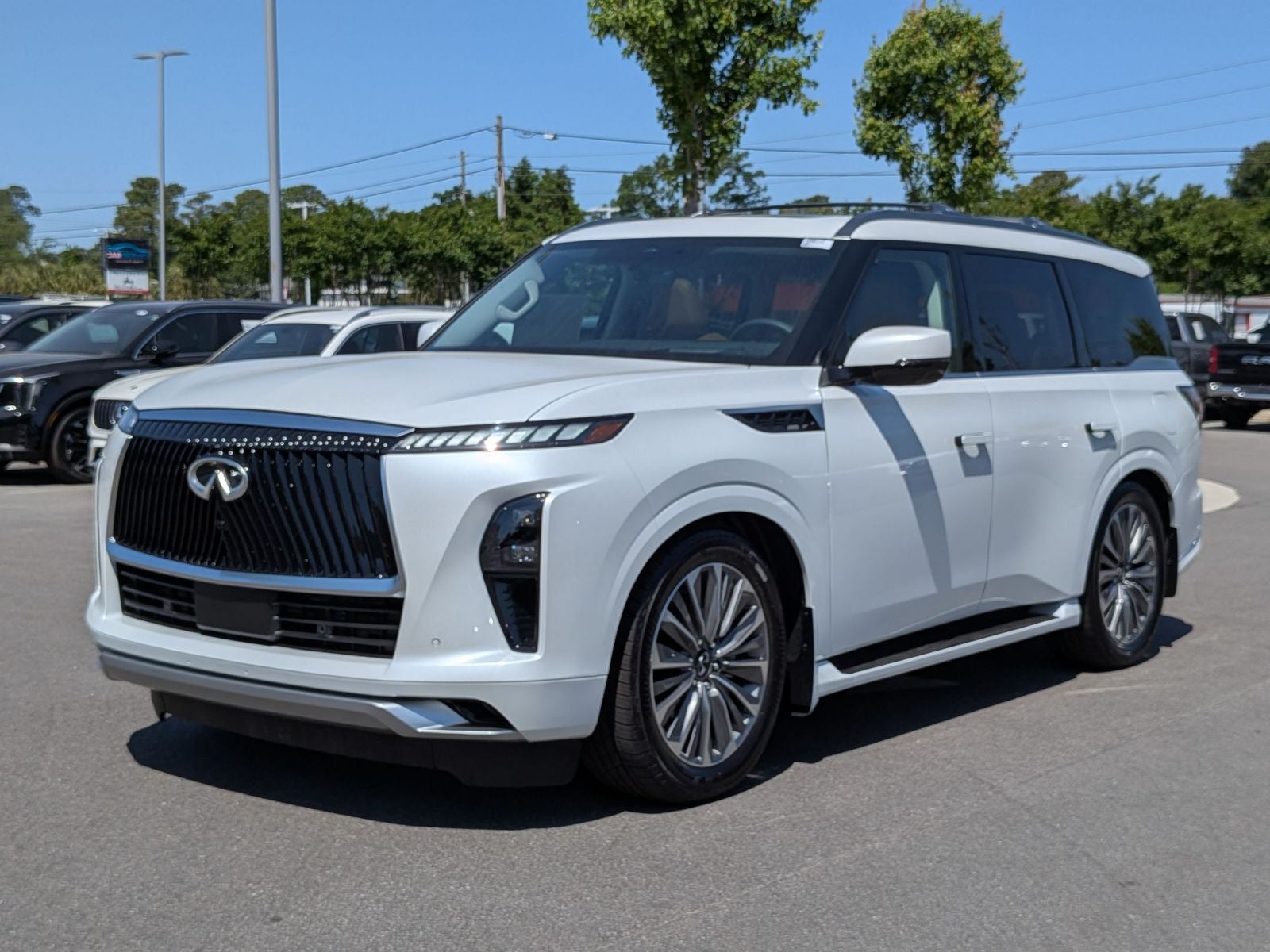 2026 INFINITI QX80 LUXE