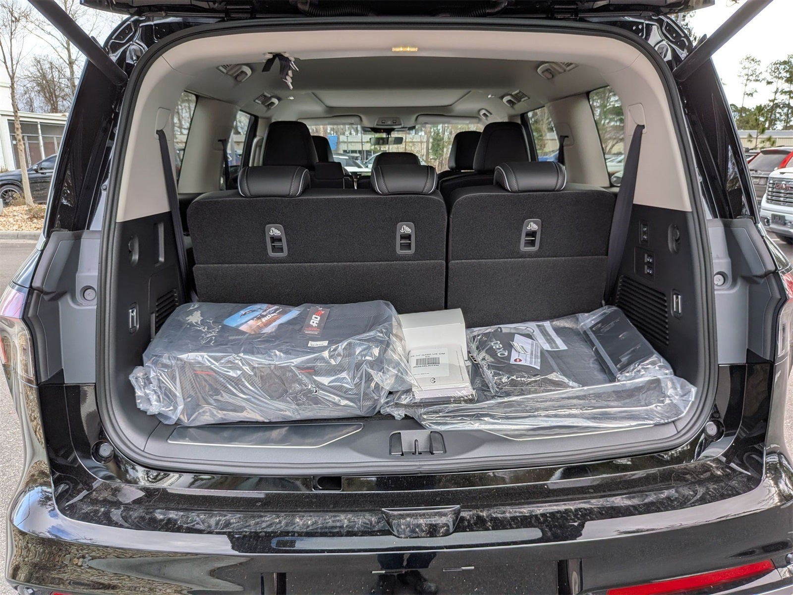 2026 INFINITI QX80 LUXE