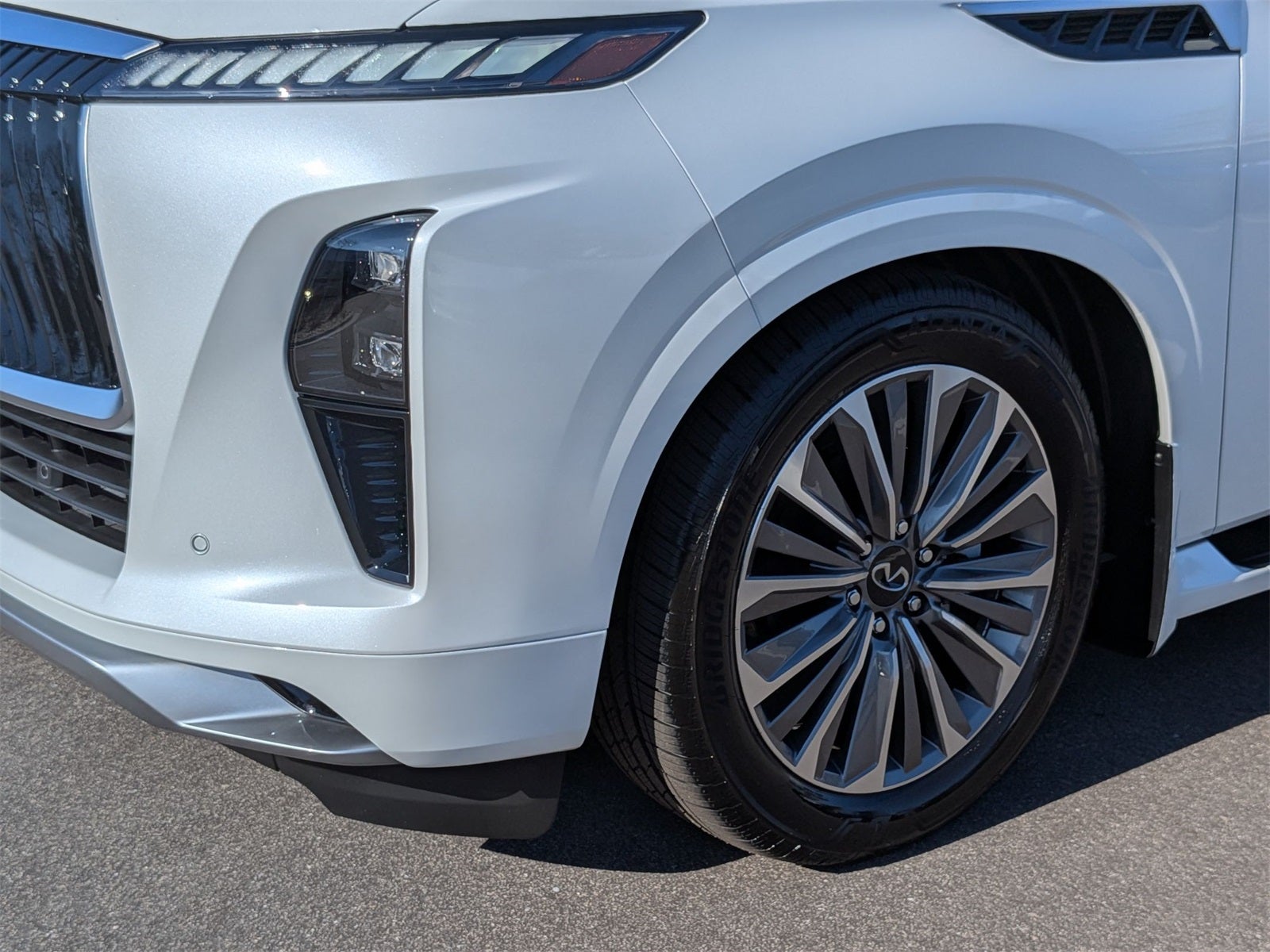 2026 INFINITI QX80 LUXE