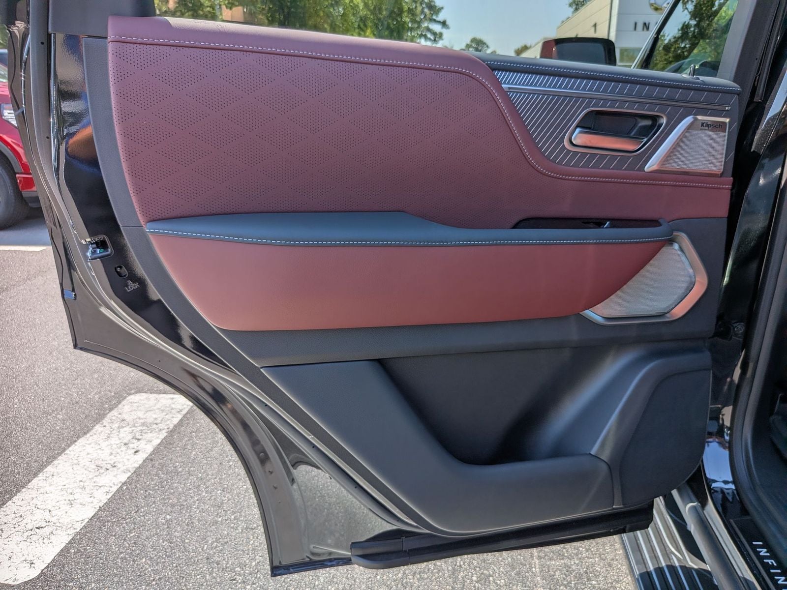 2027 INFINITI QX80 AUTOGRAPH