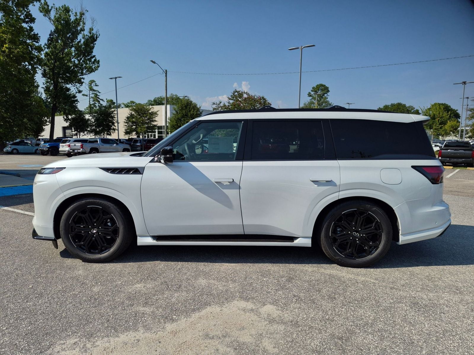 2027 INFINITI QX80 SPORT
