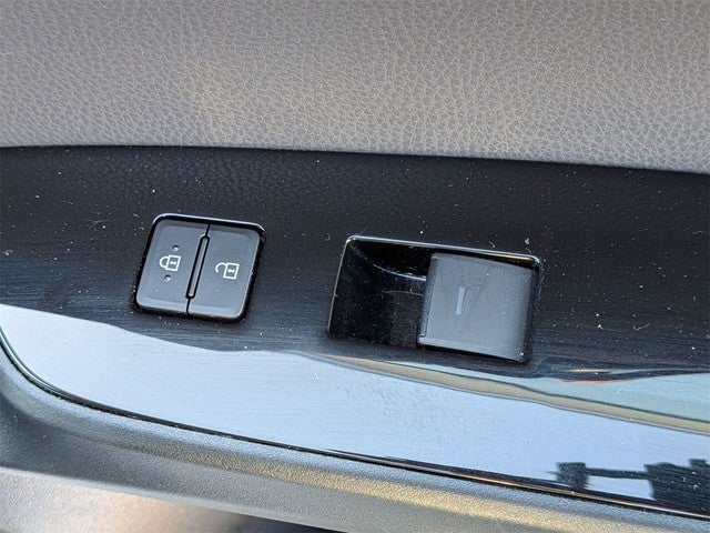 2021 Toyota Prius XLE