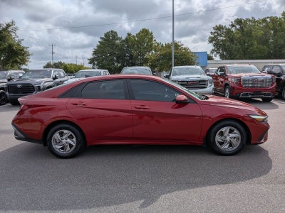 2025 Hyundai Elantra SE