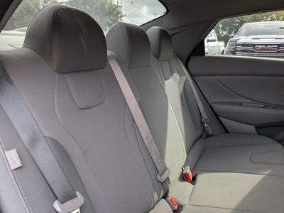 2025 Hyundai Elantra SE