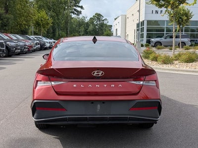 2025 Hyundai Elantra SE