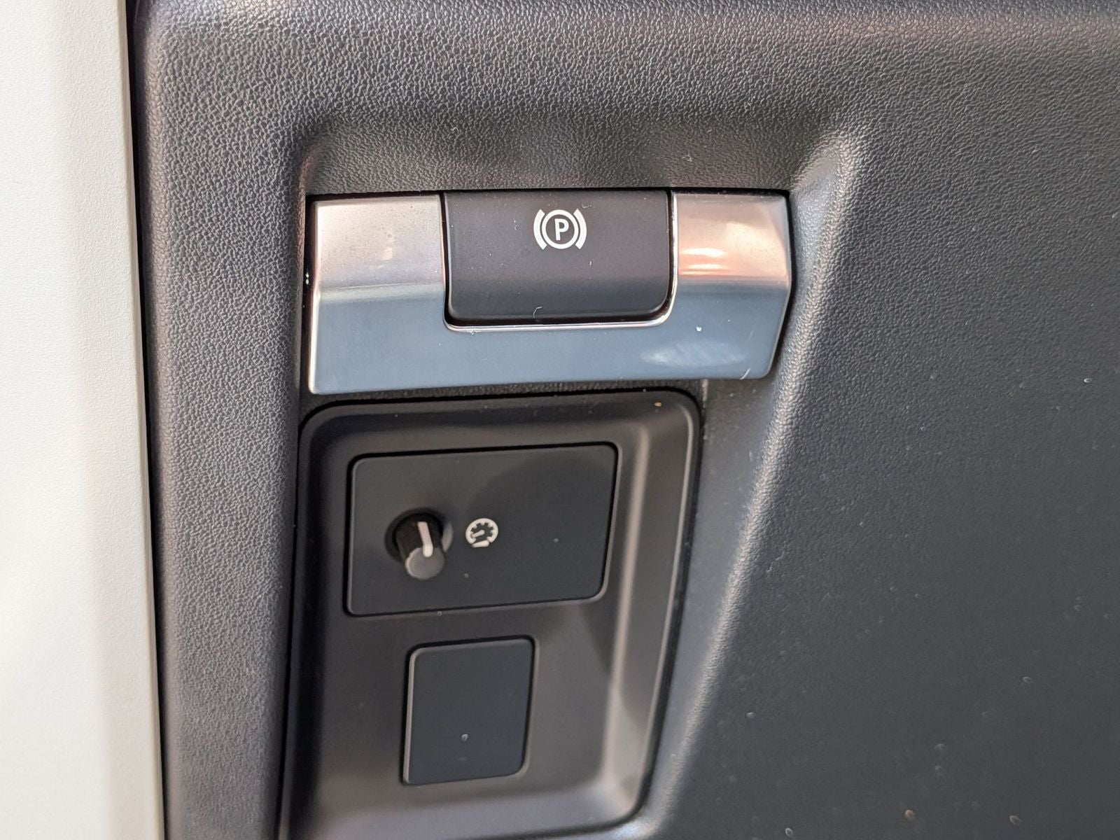 2024 Land Rover Defender 110 X-Dynamic SE