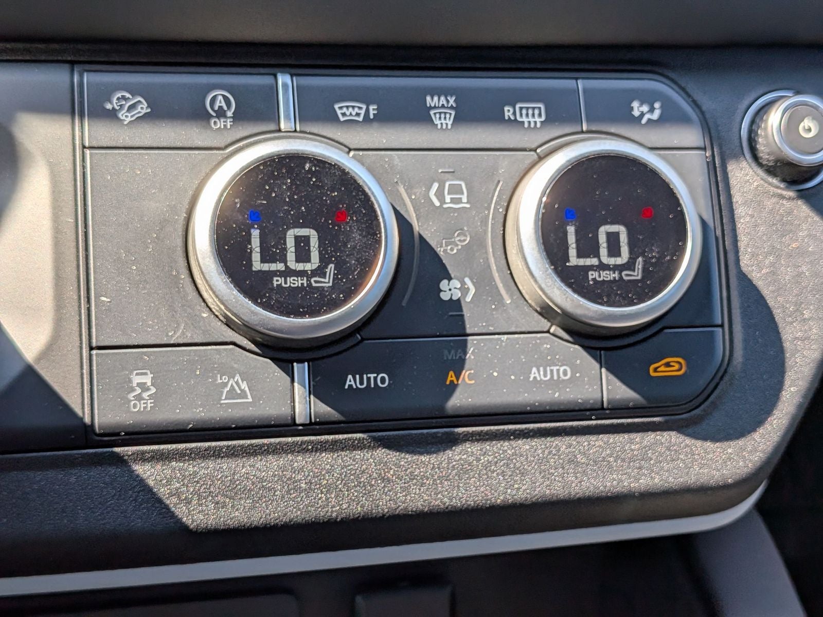 2024 Land Rover Defender 110 X-Dynamic SE