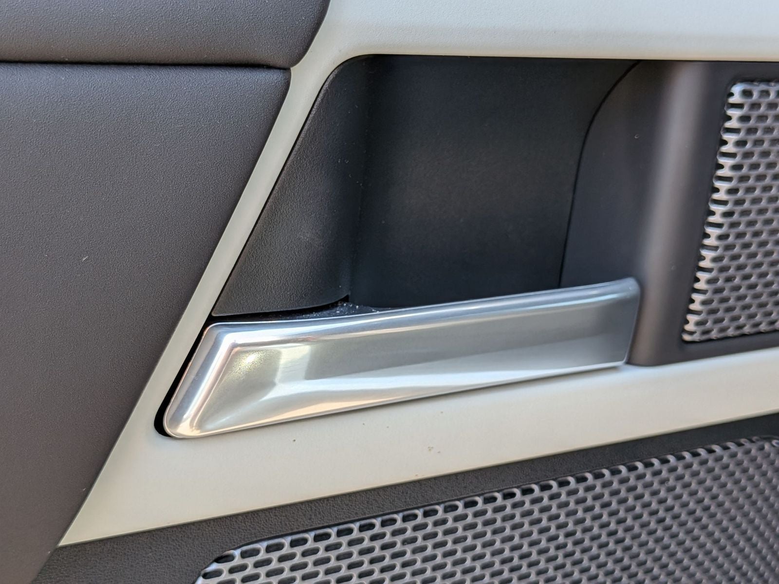2024 Land Rover Defender 110 X-Dynamic SE