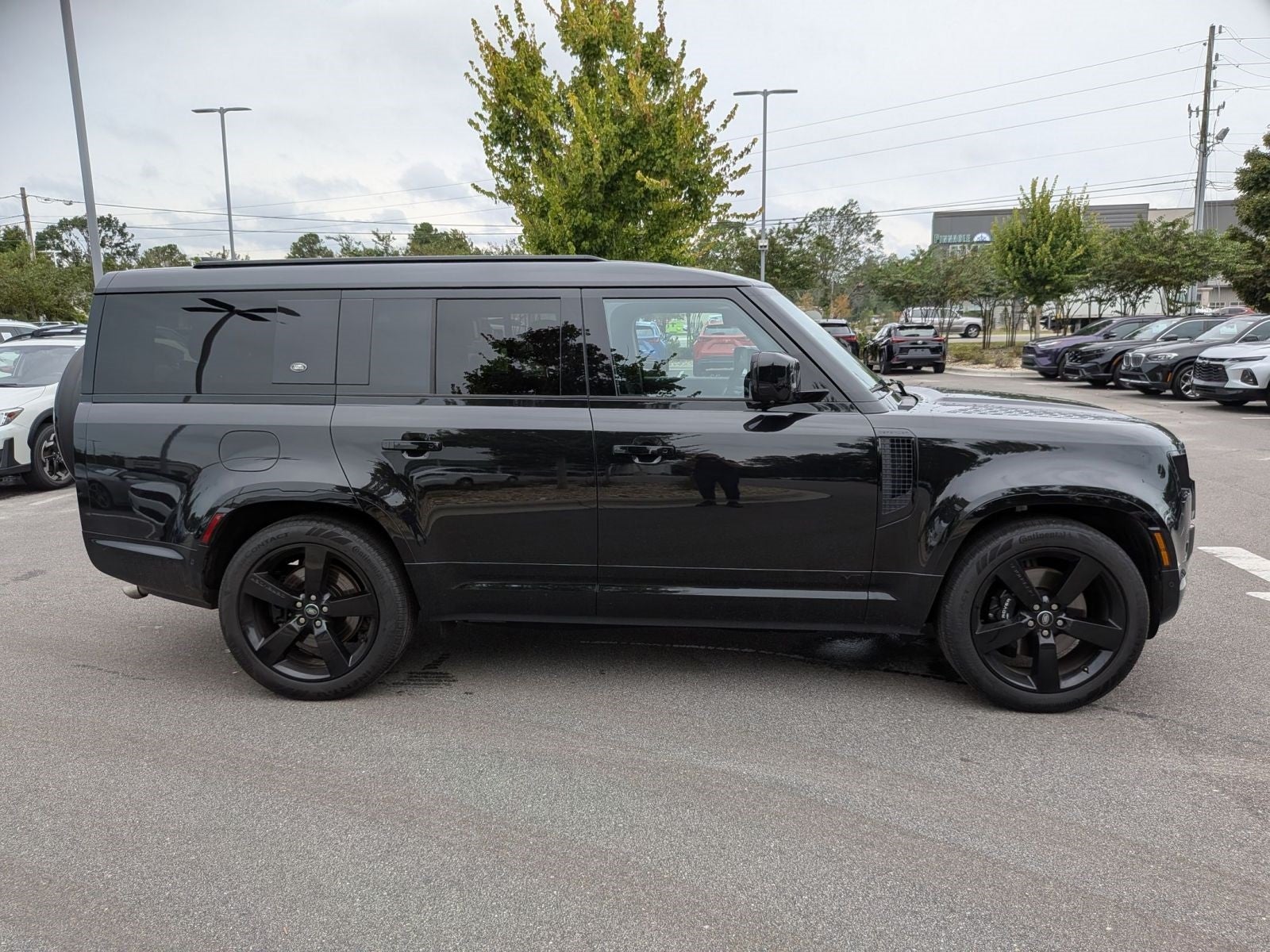 2024 Land Rover Defender 130 V8