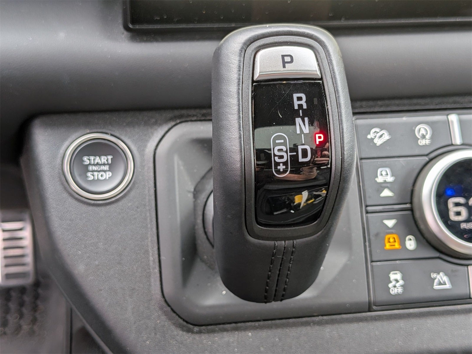 2024 Land Rover Defender 130 V8