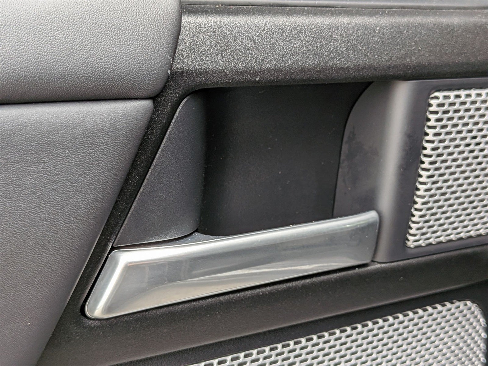 2024 Land Rover Defender 130 V8