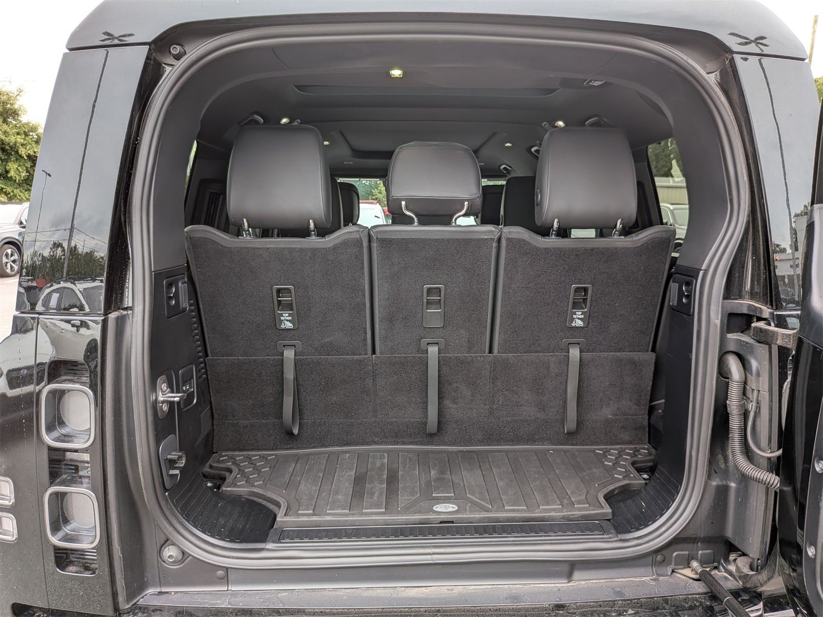 2024 Land Rover Defender 130 V8