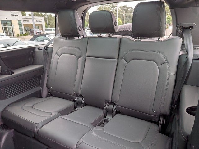 2024 Land Rover Defender 130 V8