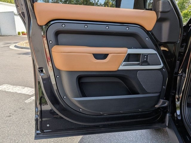 2024 Land Rover Defender 110 S