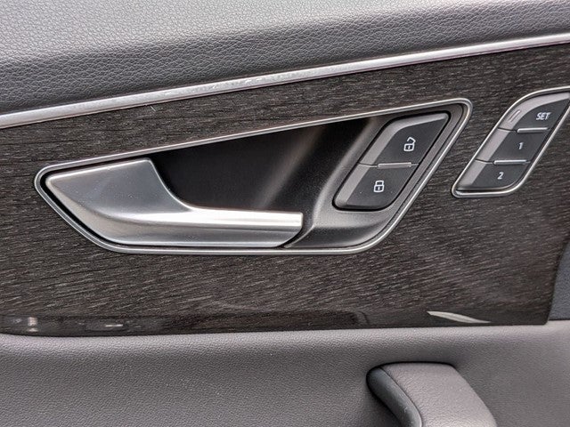 2020 Audi Q8 55 Premium Plus quattro