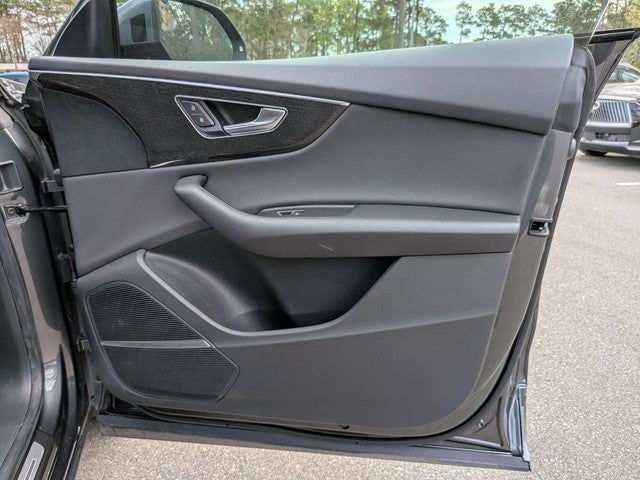 2020 Audi Q8 55 Premium Plus quattro