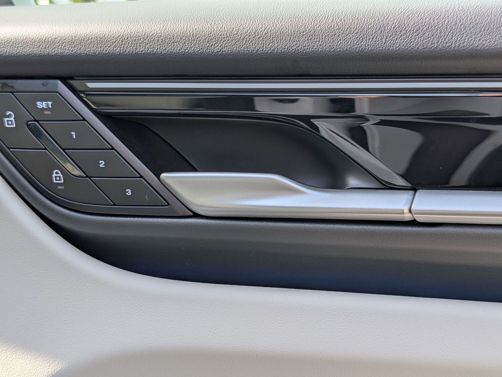 2025 Porsche Macan Electric 4