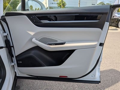 2025 Porsche Macan Electric 4