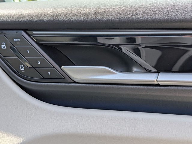 2025 Porsche Macan Electric 4
