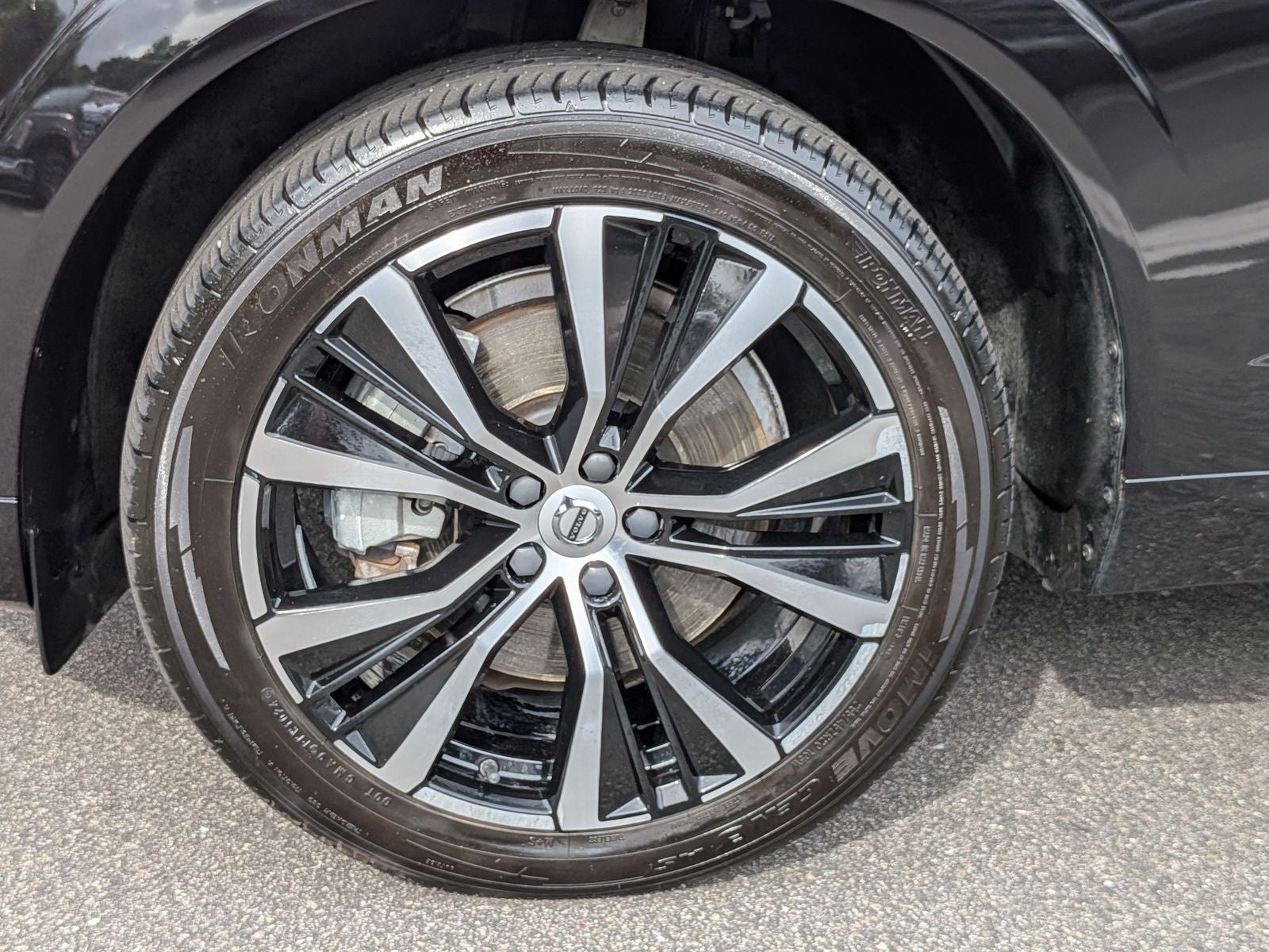 2023 Volvo XC60 B6 Ultimate Dark Theme