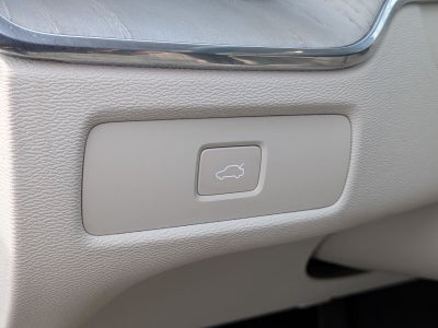 2023 Volvo XC60 B6 Ultimate Dark Theme