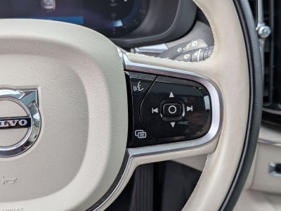 2023 Volvo XC60 B6 Ultimate Dark Theme