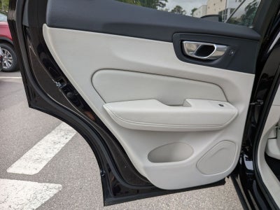 2023 Volvo XC60 B6 Ultimate Dark Theme