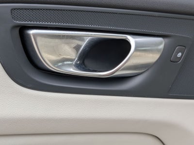 2023 Volvo XC60 B6 Ultimate Dark Theme