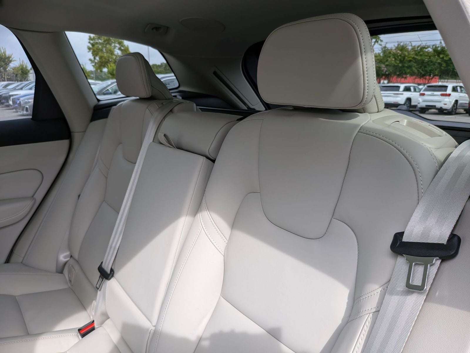 2023 Volvo XC60 B6 Ultimate Dark Theme