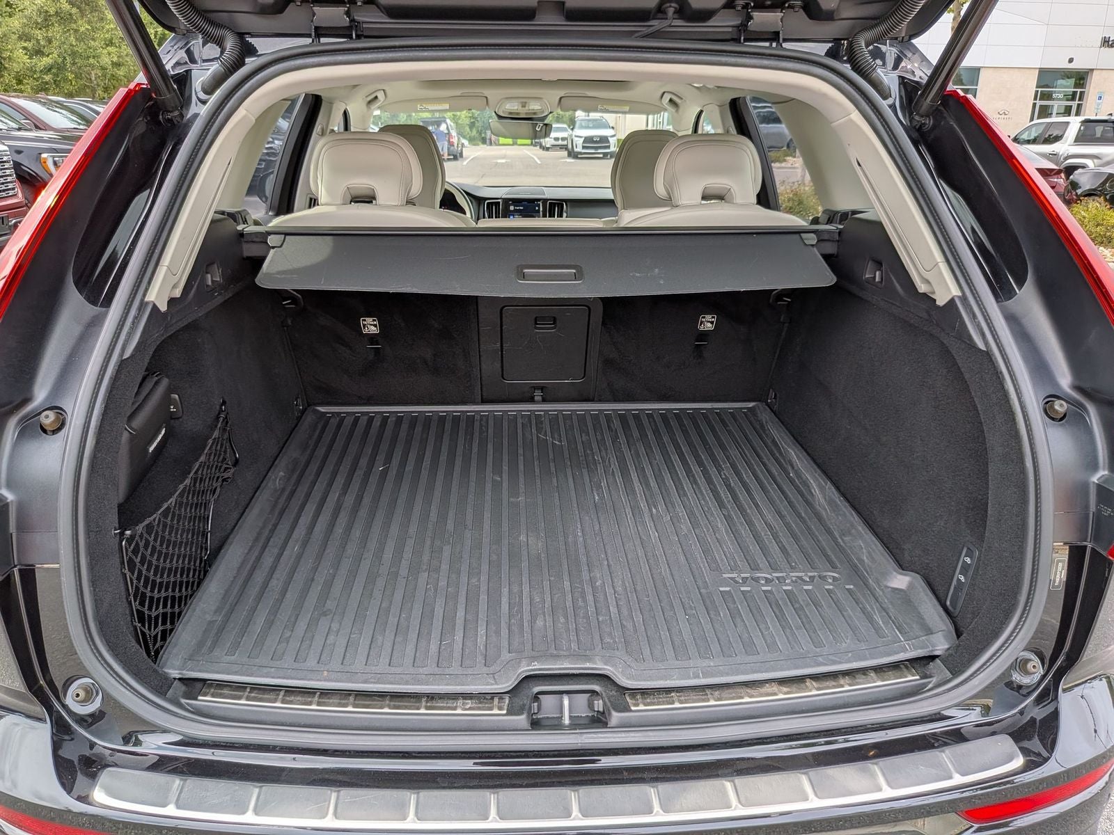 2023 Volvo XC60 B6 Ultimate Dark Theme