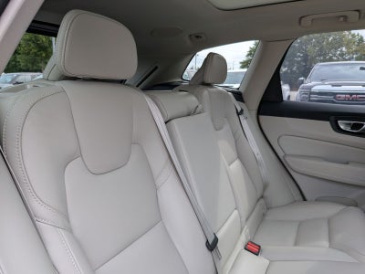 2023 Volvo XC60 B6 Ultimate Dark Theme