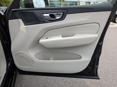 2023 Volvo XC60 B6 Ultimate Dark Theme