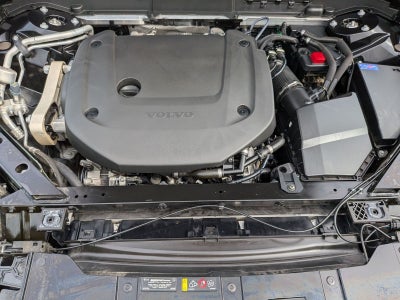 2023 Volvo XC60 B6 Ultimate Dark Theme