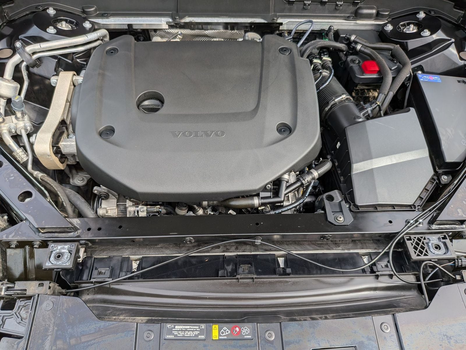 2023 Volvo XC60 B6 Ultimate Dark Theme