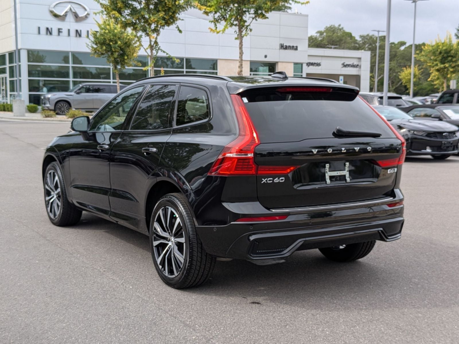 2023 Volvo XC60 B6 Ultimate Dark Theme