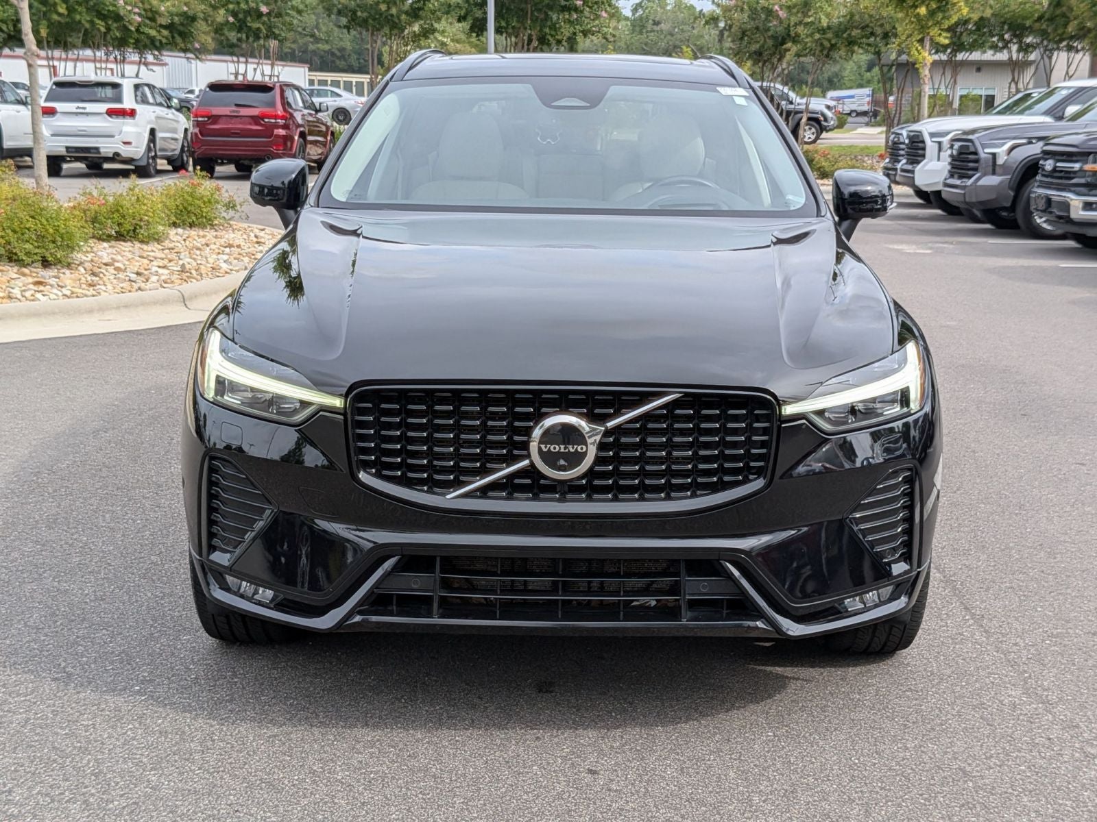 2023 Volvo XC60 B6 Ultimate Dark Theme
