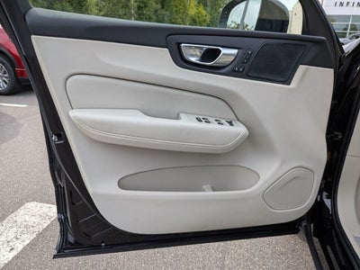 2023 Volvo XC60 B6 Ultimate Dark Theme