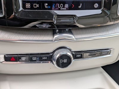 2023 Volvo XC60 B6 Ultimate Dark Theme
