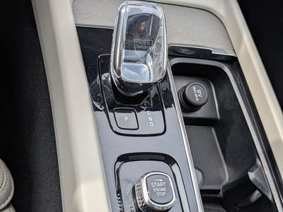 2023 Volvo XC60 B6 Ultimate Dark Theme