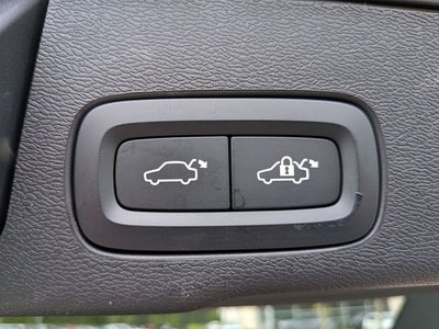2023 Volvo XC60 B6 Ultimate Dark Theme
