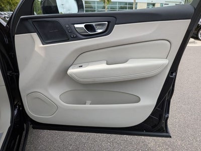 2023 Volvo XC60 B6 Ultimate Dark Theme