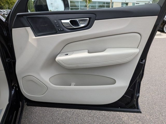 2023 Volvo XC60 B6 Ultimate Dark Theme