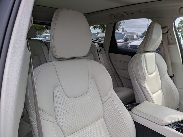 2023 Volvo XC60 B6 Ultimate Dark Theme